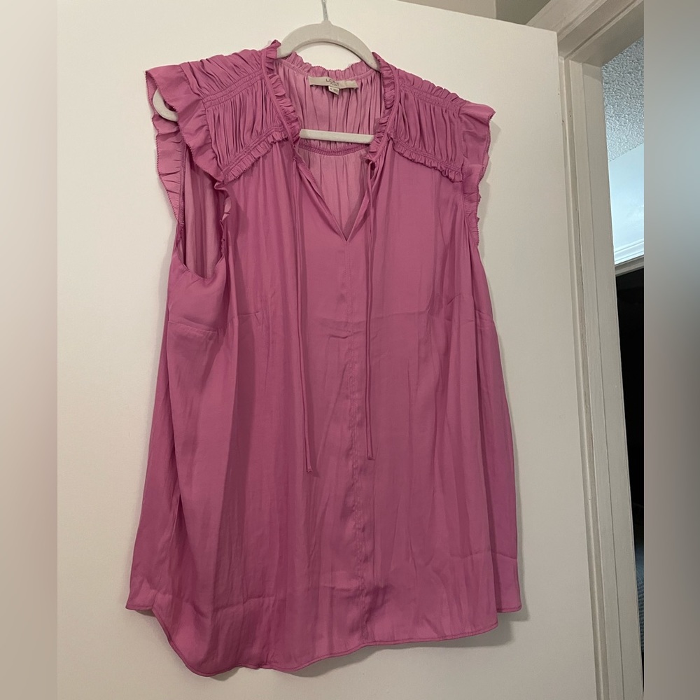 Loft women’s top in beautiful pink color. Size 18